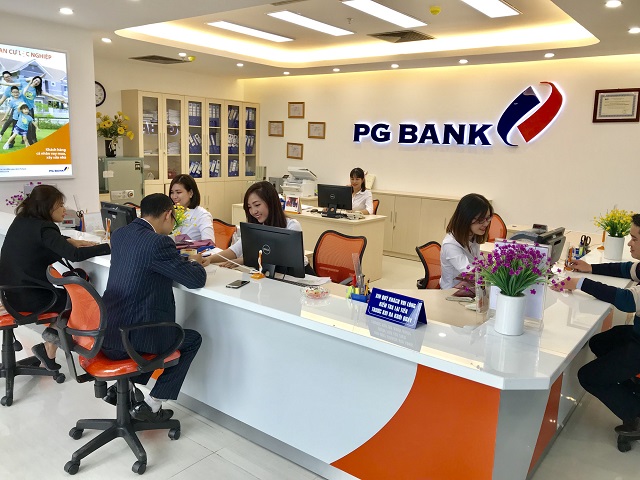 Ng&amp;acirc;n h&amp;agrave;ng Xăng dầu Petrolimex b&amp;aacute;o l&amp;atilde;i trước v&amp;agrave; sau thuế qu&amp;yacute; 2 gấp 2,7 lần