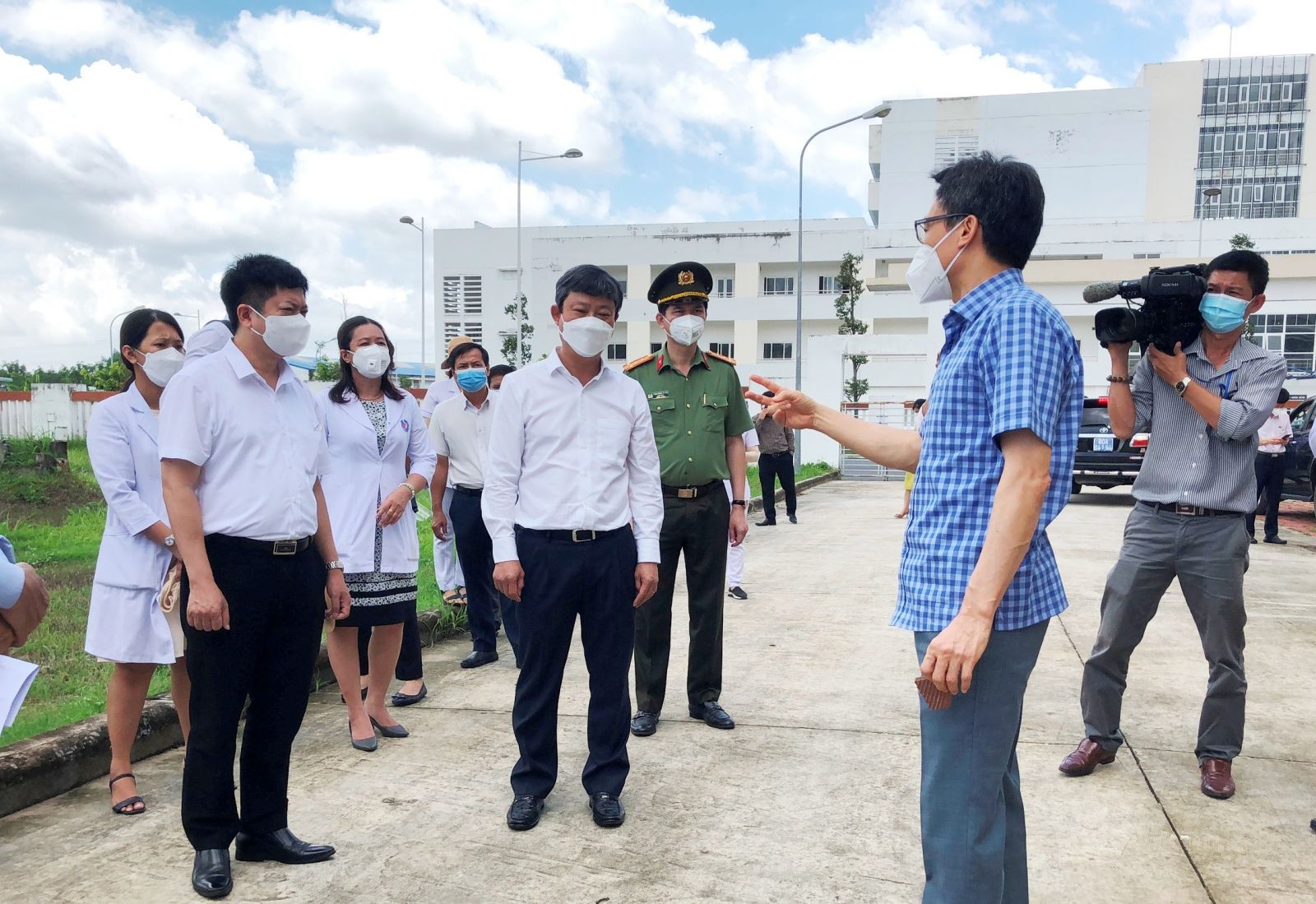 Phó Thủ tướng Vũ Đức Đam yêu cầu tỉnh Bình Dương cần chủ động tìm nguồn oxy y tế phục vụ công tác điều trị bệnh nhân Phó Thủ tướng Vũ Đức Đam yêu cầu tỉnh Bình Dương cần chủ động tìm nguồn oxy y tế phục vụ công tác điều trị bệnh nhân