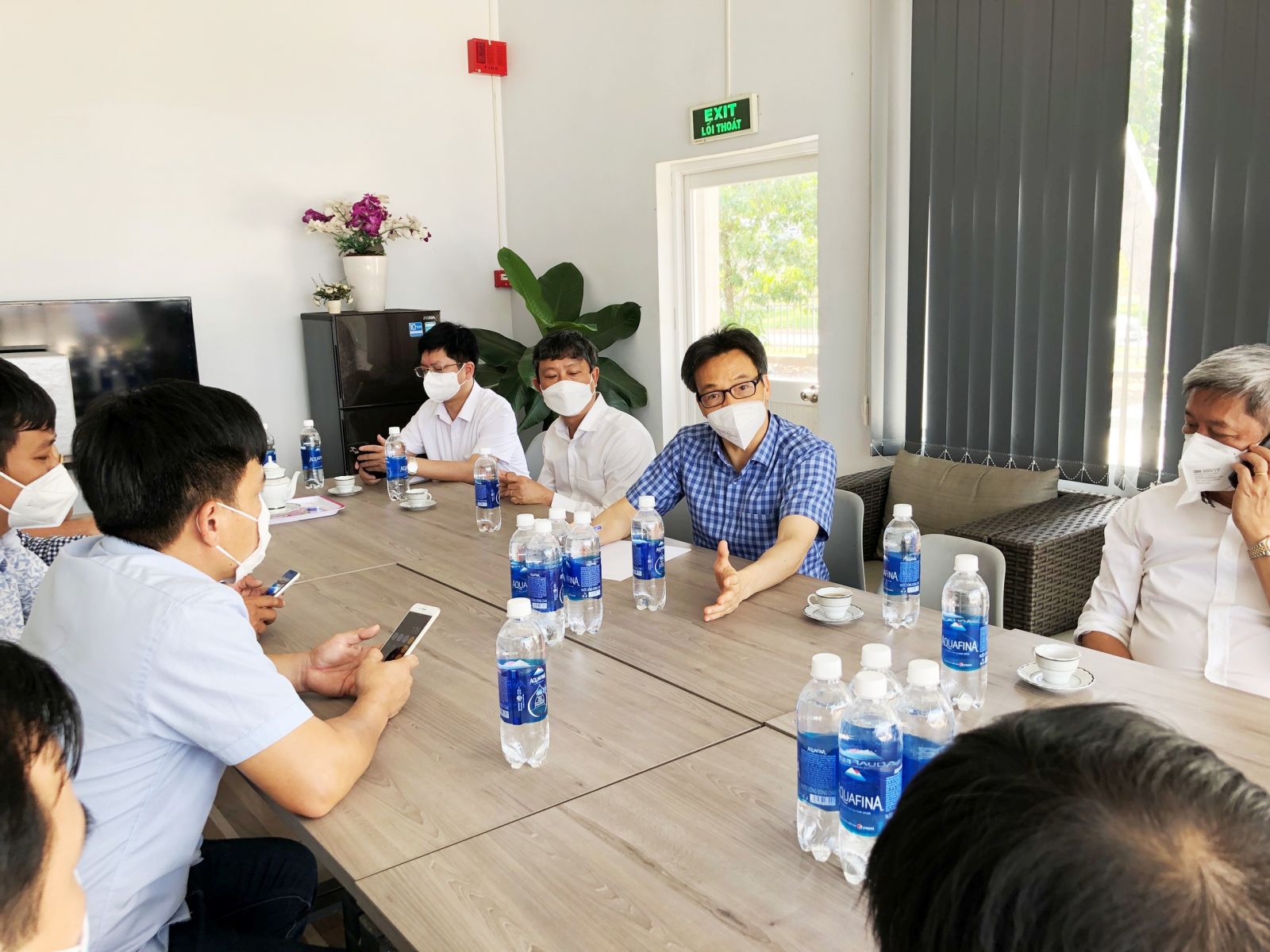 Phó Thủ tướng yêu cầu Công ty Cổ phần khí đặc biệt Việt Nga nâng cao năng lực sản xuất khí oxy để chủ động, kịp thời trang bị cho các khu điều trị Phó Thủ tướng yêu cầu Công ty Cổ phần khí đặc biệt Việt Nga nâng cao năng lực sản xuất khí oxy để chủ động, kịp thời trang bị cho các khu điều trị