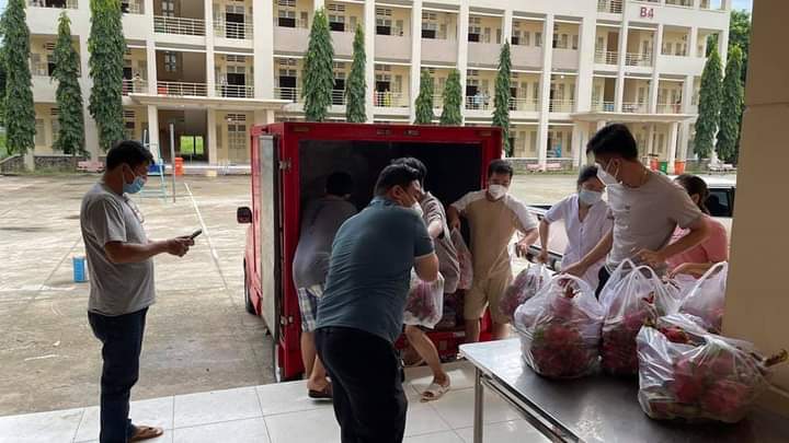 Quảng Ng&amp;atilde;i chia sẻ kh&amp;oacute; khăn với bệnh nh&amp;acirc;n đang c&amp;aacute;ch ly tại bệnh vi&amp;ecirc;n d&amp;atilde; chiến thu dung điều trị covid tại Củ Chi