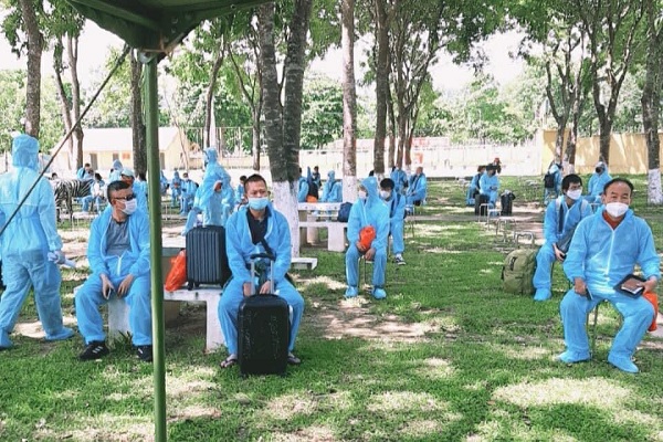 C&amp;ocirc;ng d&amp;acirc;n tỉnh Thanh H&amp;oacute;a sinh sống l&amp;agrave;m việc tại tỉnh Bắc Giang được đ&amp;oacute;n về qu&amp;ecirc; c&amp;aacute;ch ly tập trung