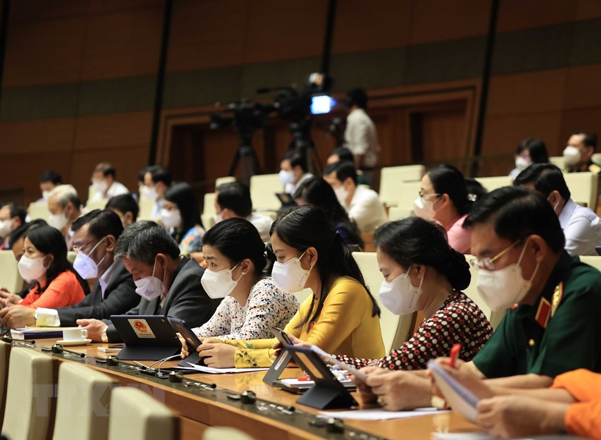 S&amp;aacute;ng 22/7/2021, Quốc hội họp phi&amp;ecirc;n to&amp;agrave;n thể tại hội trường để nghe tr&amp;igrave;nh b&amp;agrave;y B&amp;aacute;o c&amp;aacute;o về đ&amp;aacute;nh gi&amp;aacute; kết quả thực hiện kế hoạch ph&amp;aacute;t triển kinh tế-x&amp;atilde; hội, ng&amp;acirc;n s&amp;aacute;ch nh&amp;agrave; nước 6 th&amp;aacute;ng đầu năm v&amp;agrave; c&amp;aacute;c giải ph&amp;aacute;p thực hiện kế hoạch ph&amp;aacute;t triển kinh tế-x&amp;atilde; hội, ng&amp;acirc;n s&amp;aacute;ch nh&amp;agrave; nước 6 th&amp;aacute;ng cuối năm 2021. (Ảnh: Thống Nhất/TTXVN)