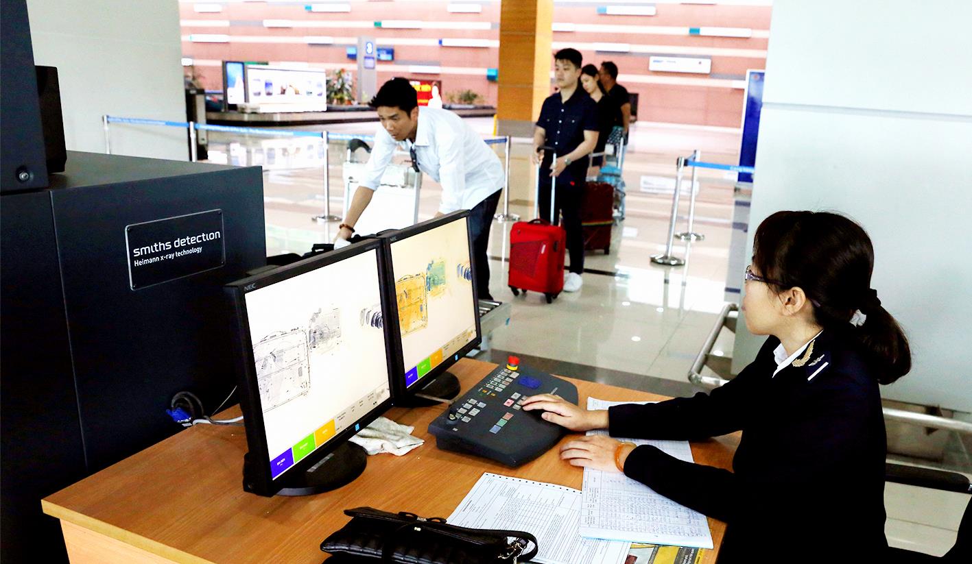 L&amp;agrave;m thủ tục kiểm tra hải quan tại Cảng h&amp;agrave;ng kh&amp;ocirc;ng quốc tế Ph&amp;uacute; Quốc