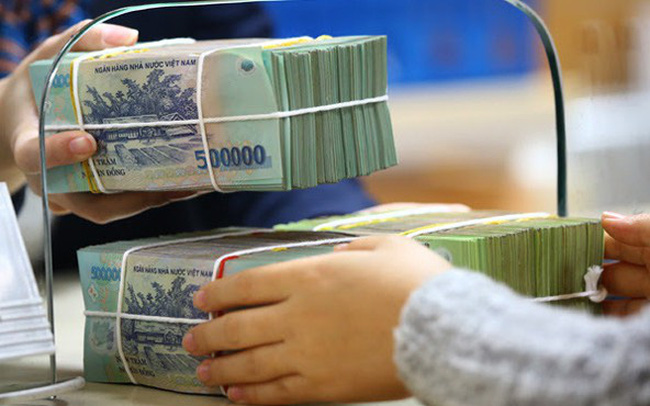 Tiền gửi c&amp;aacute; nh&amp;acirc;n giảm, tổ chức tăng