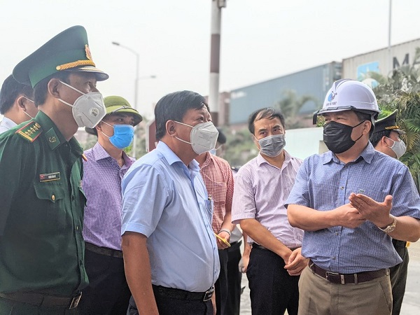 L&amp;atilde;nh đạo Cảng Đ&amp;igrave;nh Vũ b&amp;aacute;o c&amp;aacute;o về c&amp;ocirc;ng t&amp;aacute;c kiểm so&amp;aacute;t c&amp;aacute;c phương tiện vận tải ra v&amp;agrave;o Cảng Đ&amp;igrave;nh Vũ
