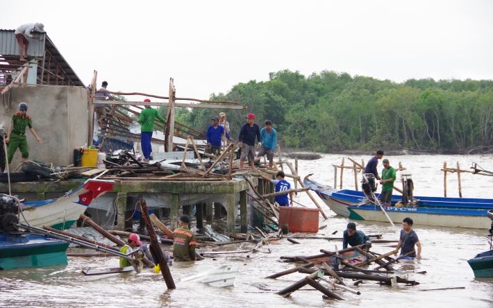 Năm 2020, h&amp;agrave;ng trăm căn nh&amp;agrave; bị sập v&amp;agrave; tốc m&amp;aacute;i tr&amp;ecirc;n địa b&amp;agrave;n tỉnh Ki&amp;ecirc;n Giang