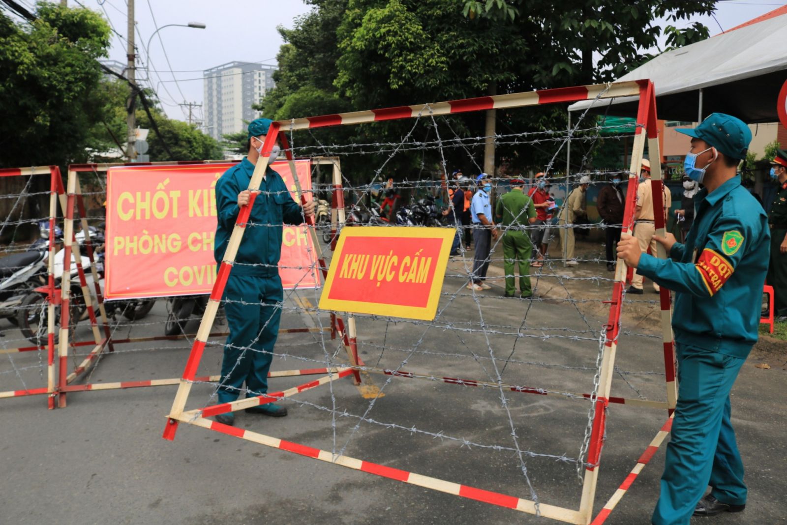 3 phường T&amp;acirc;n Ph&amp;uacute;, Tăng Nhơn Ph&amp;uacute; A v&amp;agrave; Long Trường vừa được dừng việc thiết lập phong tỏa, c&amp;aacute;ch ly y tế từ 0h ng&amp;agrave;y 26.7