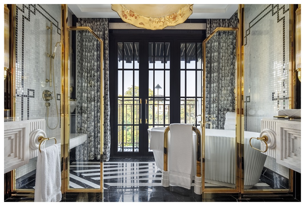 B&amp;ecirc;n trong ph&amp;ograve;ng nghỉ tại KS Capella Hanoi