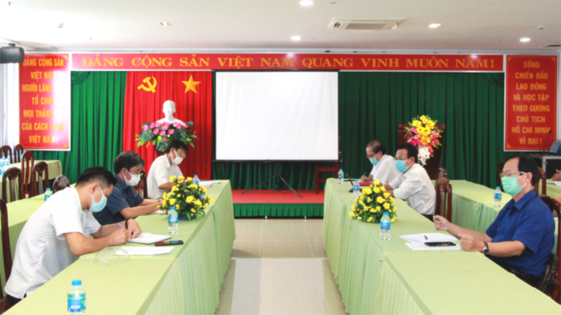 Đại diện c&amp;aacute;c sở, ban, ng&amp;agrave;nh tỉnh Bến Tre thảo luận c&amp;aacute;c phương &amp;aacute;n tổ chức đ&amp;oacute;n rước c&amp;ocirc;ng d&amp;acirc;n về tỉnh.  (Ảnh: Trương H&amp;ugrave;ng)