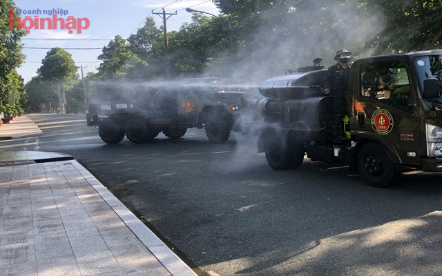 B&amp;igrave;nh Dương đang thực hiện biện ph&amp;aacute;p khử khuẩn tr&amp;ecirc;n nhiều con phố.