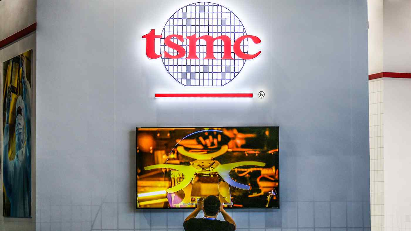 TSMC, nh&amp;agrave; sản xuất chip h&amp;agrave;ng đầu thế giới, đang mở rộng năng lực sản xuất ở nước ngo&amp;agrave;i ở những nơi như Trung Quốc, Đức, Nhật Bản v&amp;agrave; Mỹ nhưng vẫn giữ nh&amp;agrave; m&amp;aacute;y mới ti&amp;ecirc;n tiến nhất tại Đ&amp;agrave;i Loan. &amp;copy; AFP / Jiji