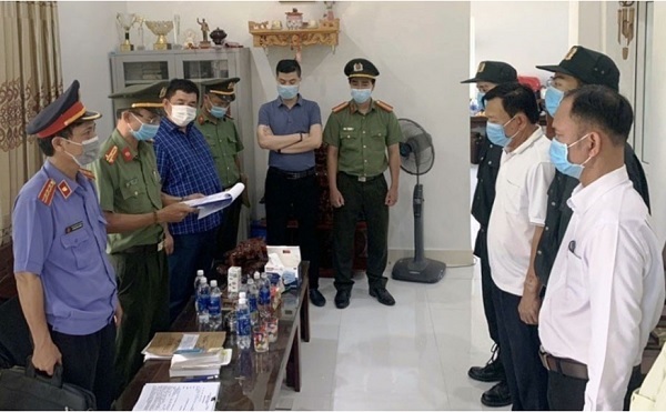 Cơ quan điều tra thực hiện lệnh bắt gi&amp;aacute;m đốc v&amp;agrave; ph&amp;oacute; gi&amp;aacute;m đốc Cảng h&amp;agrave;ng kh&amp;ocirc;ng quốc tế Ph&amp;uacute; B&amp;agrave;i