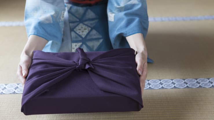 G&amp;oacute;i qu&amp;agrave; bằng vải Furoshiki