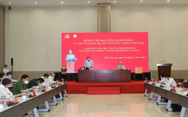 Chủ tịch nước Nguyễn Xu&amp;acirc;n Ph&amp;uacute;c ph&amp;aacute;t biểu chủ tr&amp;igrave; cuộc họp về c&amp;ocirc;ng t&amp;aacute;c ph&amp;ograve;ng chống dịch bệnh covid-19.