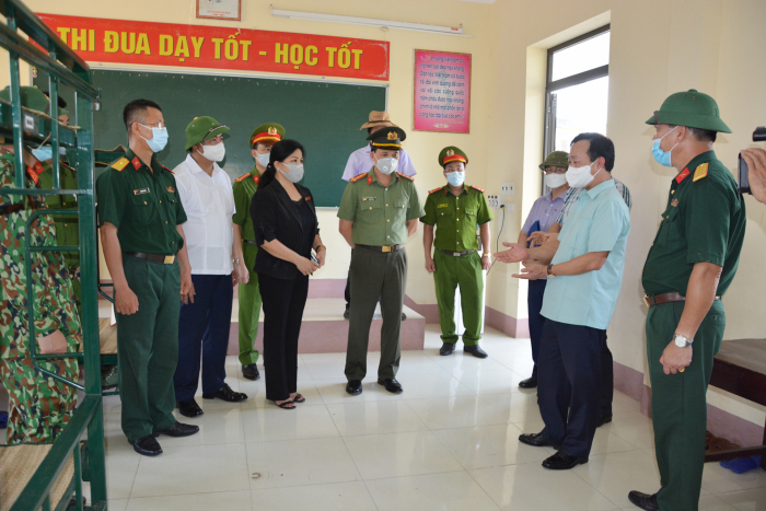 Đo&amp;agrave;n c&amp;ocirc;ng t&amp;aacute;c thăm cơ sở c&amp;aacute;ch ly tập trung của huyện Ph&amp;ugrave; Ninh