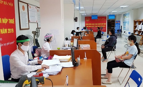 Khi t&amp;igrave;nh h&amp;igrave;nh dịch bệnh Covid-19 diễn biến phức tạp, Cục Thuế H&amp;agrave; Nội đ&amp;atilde; t&amp;iacute;ch cực tuy&amp;ecirc;n truyền, khuyến kh&amp;iacute;ch người nộp thuế l&amp;agrave; c&amp;aacute; nh&amp;acirc;n thực hiện đăng k&amp;yacute;, sử dụng t&amp;agrave;i khoản giao dịch thuế điện tử