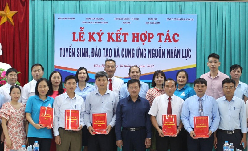 C&amp;aacute;c đại biểu tham dự lễ k&amp;yacute; kết