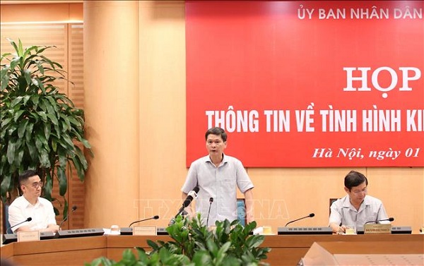 Ph&amp;oacute; gi&amp;aacute;m đốc Sở Y tế H&amp;agrave; Nội Vũ Cao Cương ph&amp;aacute;t biểu tại buổi họp b&amp;aacute;o  (Ảnh: TTXVN)