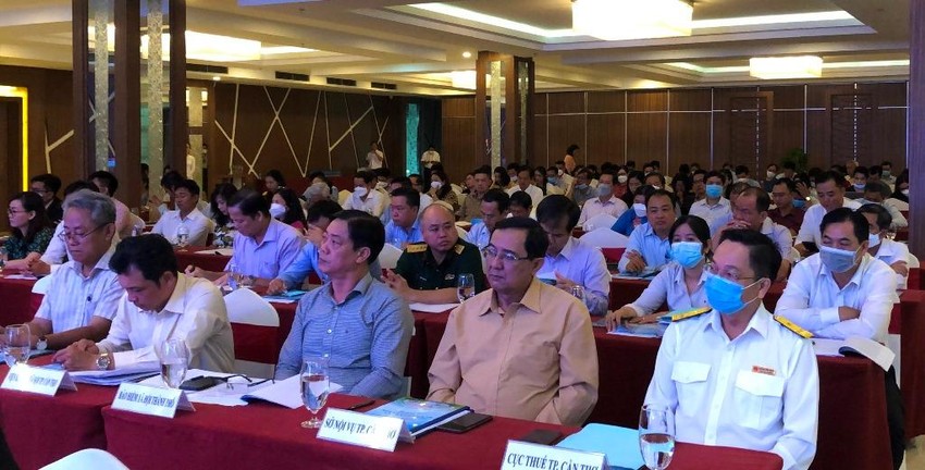 Đại diện c&amp;aacute;c sở, ng&amp;agrave;nh của TP v&amp;agrave; rất đ&amp;ocirc;ng doanh nghiệp đ&amp;atilde; tới dự hội nghị. Ảnh: NHẪN NAM