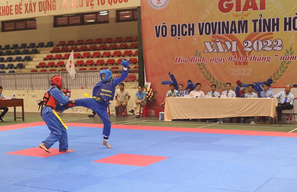 C&amp;aacute;c vận động vi&amp;ecirc;n thi đấu nội dung đối kh&amp;aacute;ng nam.