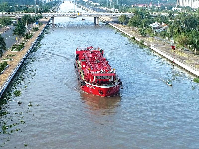 Cục Đường thủy đề xuất giảm lệ ph&amp;iacute; để hỗ trợ doanh nghiệp