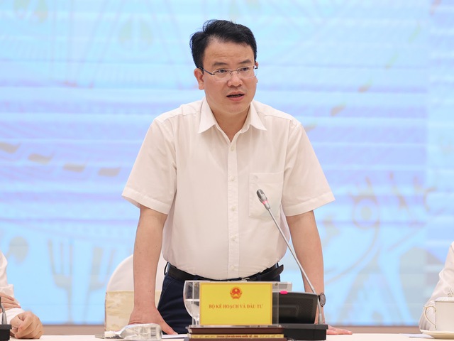 Thứ trưởng Bộ KH&amp;amp;ĐT Trần Quốc Phương tại buổi Họp b&amp;aacute;o thường kỳ Ch&amp;iacute;nh phủ (Ảnh: Chinhphu.vn.)