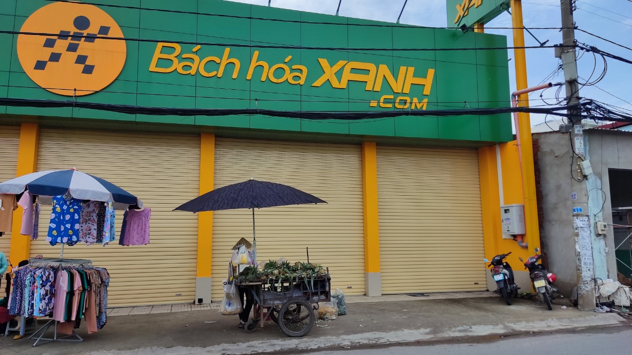 Đ&amp;oacute;ng cửa h&amp;agrave;ng trăm cửa h&amp;agrave;ng B&amp;aacute;ch H&amp;oacute;a Xanh