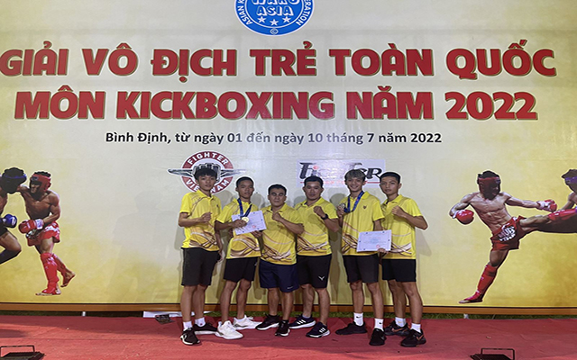 T&amp;acirc;̣p th&amp;ecirc;̉ hu&amp;acirc;́n luy&amp;ecirc;̣n vi&amp;ecirc;n và v&amp;acirc;̣n đ&amp;ocirc;̣ng vi&amp;ecirc;n đoàn Bình Dương