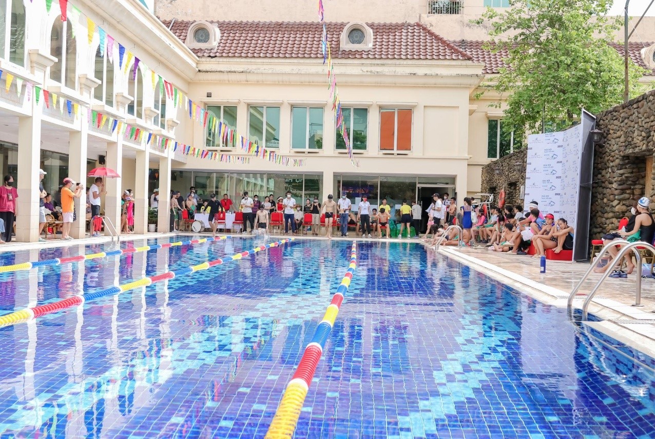 Bể bơi G2-G3 với sự tham gia của đ&amp;ocirc;ng đảo cư d&amp;acirc;n nh&amp;iacute;.