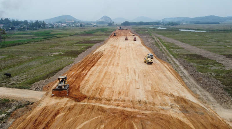 Chấp thuận cho mượn đường c&amp;ocirc;ng vụ thi c&amp;ocirc;ng cầu vượt đoạn cao tốc Diễn Ch&amp;acirc;u - B&amp;atilde;i Vọt