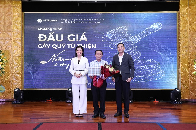 Nghệ nh&amp;acirc;n nh&amp;acirc;n d&amp;acirc;n Trần Độ, người tạo ra 3 vật phẩm qu&amp;yacute; gi&amp;aacute; trong chương tr&amp;igrave;nh đấu gi&amp;aacute; g&amp;acirc;y quỹ từ thiện của Natrumax