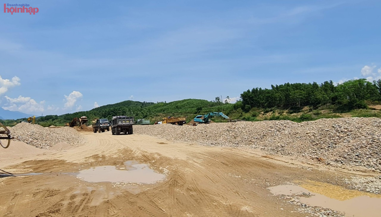 Cụ thể, năm 2020, C&amp;ocirc;ng ty Khang Hưng Quảng Nam khai th&amp;aacute;c vượt c&amp;ocirc;ng suất 62,77% (từ hơn 32.554 m3 đến 20.000 m3).