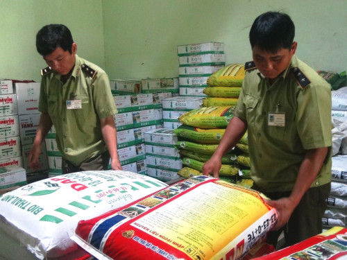 Cục Quản lý thị trường: Cẩn trọng với phân bón giả trộn đất, xỉ