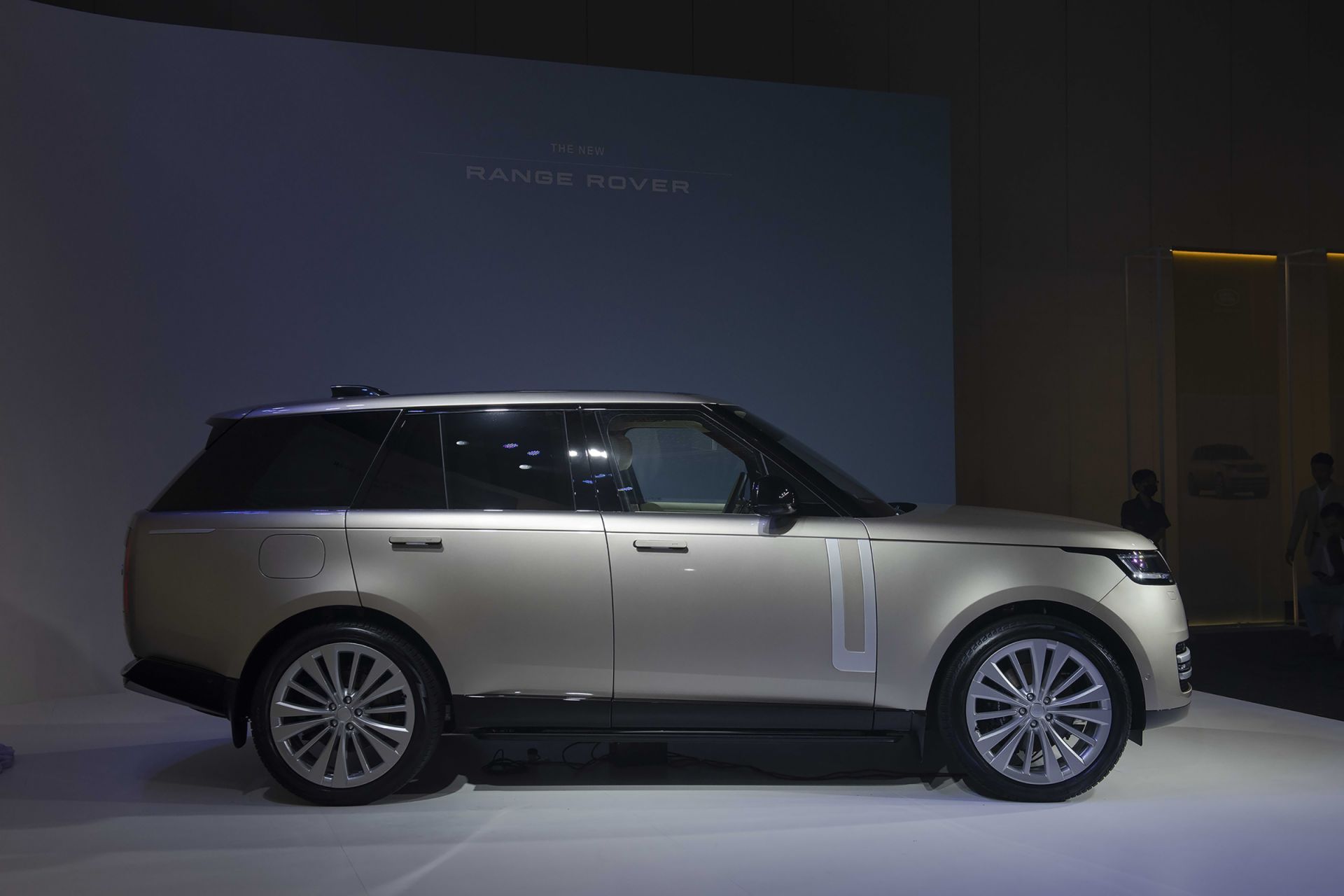 Range Rover thế hệ thứ 5 với ng&amp;ocirc;n ngữ thiết kế