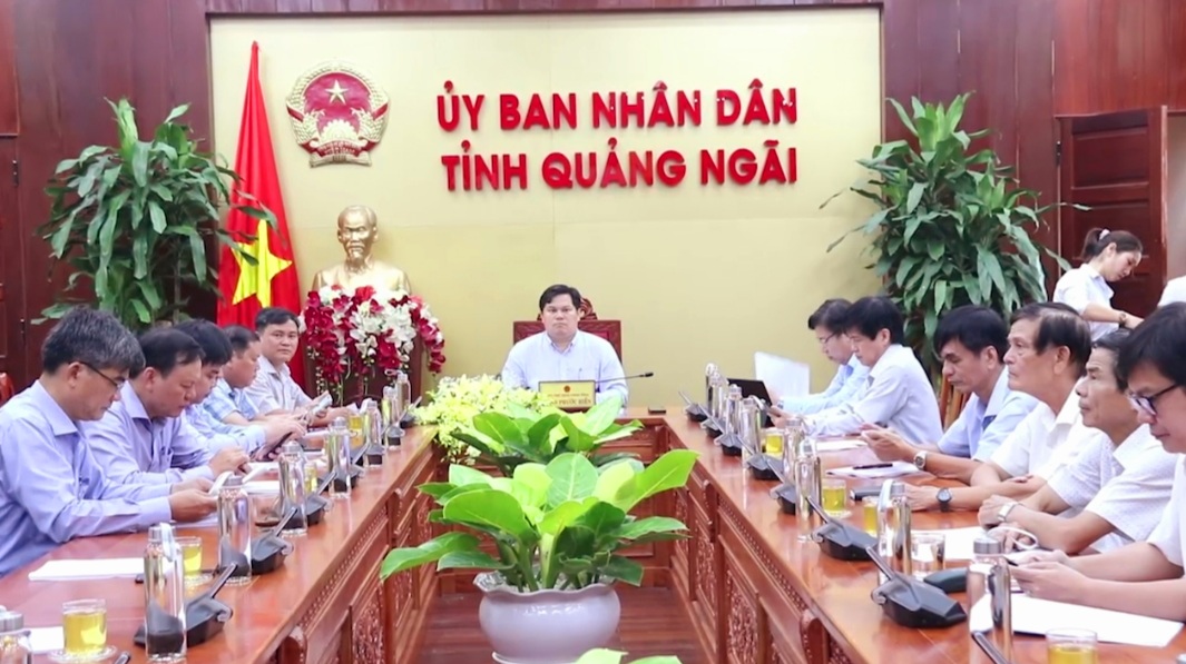 Ph&amp;oacute; Chủ tịch UBND tỉnh, Ph&amp;oacute; trưởng Ban Chỉ đạo c&amp;aacute;c Chương tr&amp;igrave;nh MTQG tỉnh Trần Phước Hiền chủ tr&amp;igrave; tại điểm cầu Quảng Ng&amp;atilde;i.
