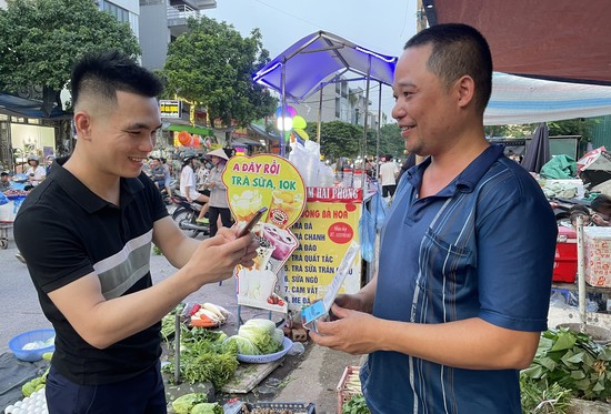 Việc thanh to&amp;aacute;n kh&amp;ocirc;ng d&amp;ugrave;ng tiền mặt cũng gi&amp;uacute;p người b&amp;aacute;n tr&amp;aacute;nh được những rủi ro như tiền r&amp;aacute;ch, tiền giả hay mất thời gian đổi tiền lẻ trả lại cho kh&amp;aacute;ch