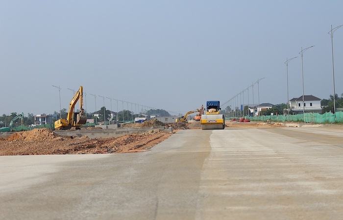 Thi c&amp;ocirc;ng dự &amp;aacute;n Đường giao th&amp;ocirc;ng nối Vinh - Cửa L&amp;ograve; (giai đoạn 2).