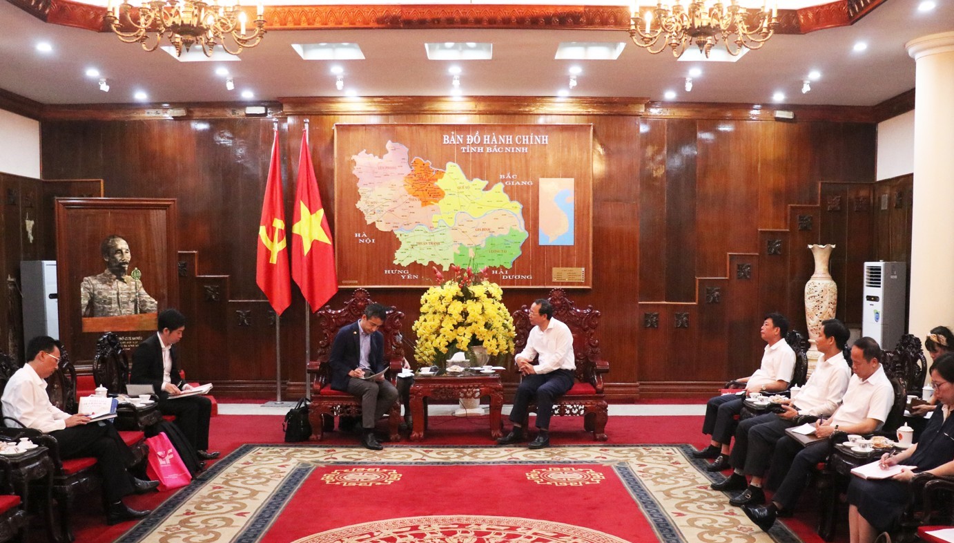 To&amp;agrave;n cảnh buổi tiếp, l&amp;agrave;m việc