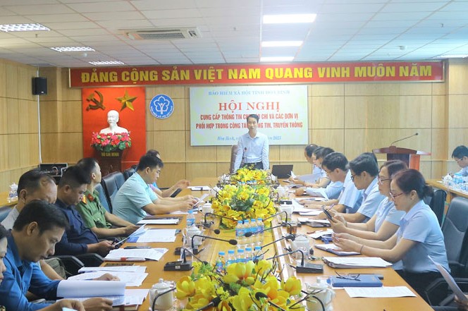 L&amp;atilde;nh đạo BHXH tỉnh H&amp;ograve;a B&amp;igrave;nh ph&amp;aacute;t biểu tại hội nghị.