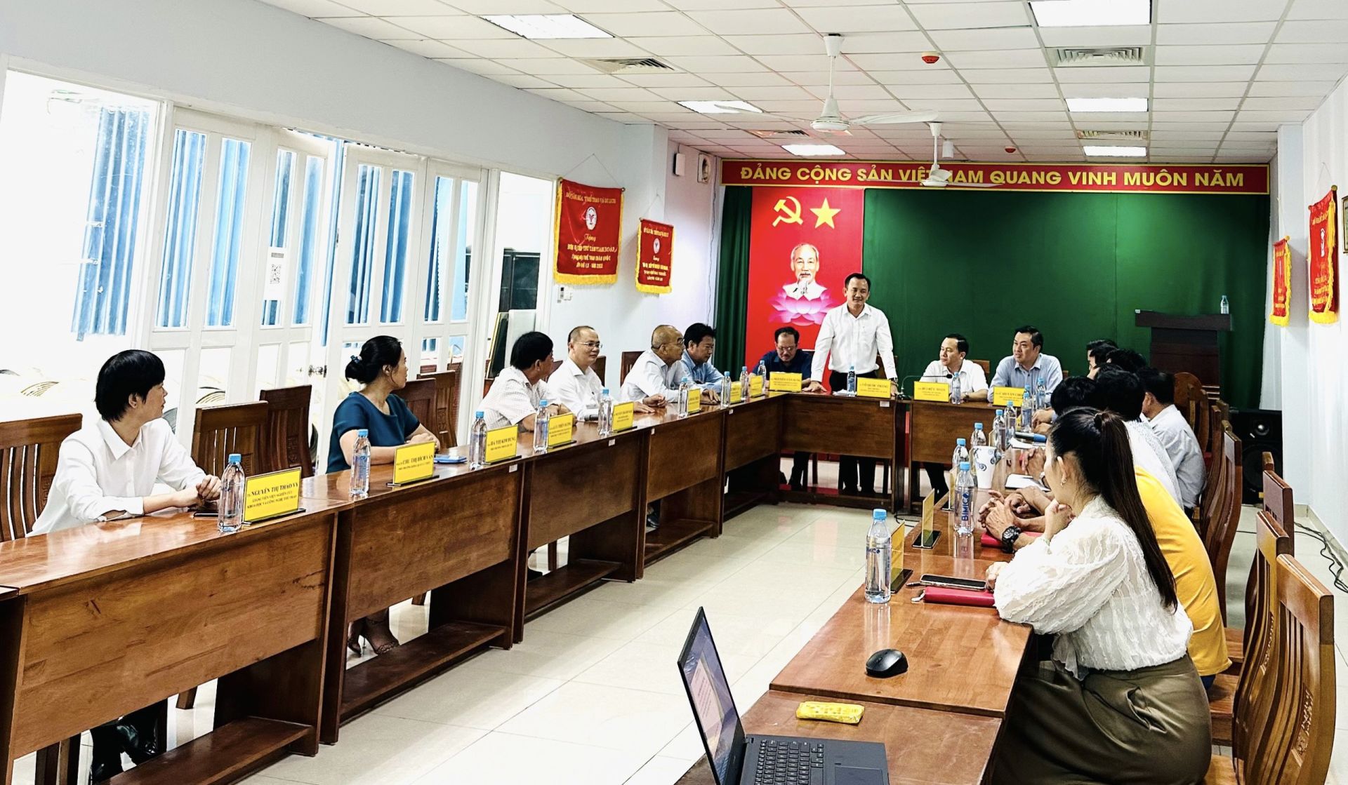 To&amp;agrave;n cảnh buổi l&amp;agrave;m việc giữa c&amp;aacute;c đơn vị