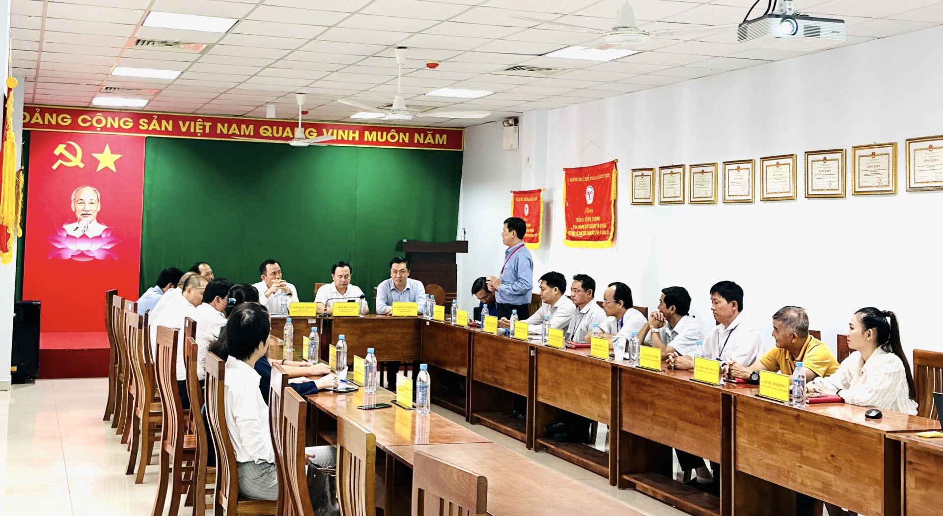 L&amp;atilde;nh đạo Trung t&amp;acirc;m Huấn luyện v&amp;agrave; Thi đấu Thể thao tỉnh chia sẽ thực trạng TDTT tỉnh B&amp;igrave;nh Dương