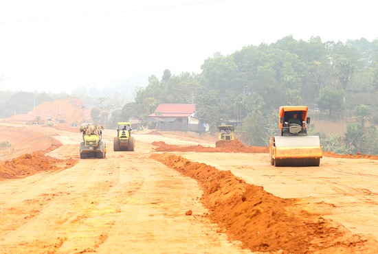 Thi c&amp;ocirc;ng đường cao tốc Tuy&amp;ecirc;n Quang - Ph&amp;uacute; Thọ