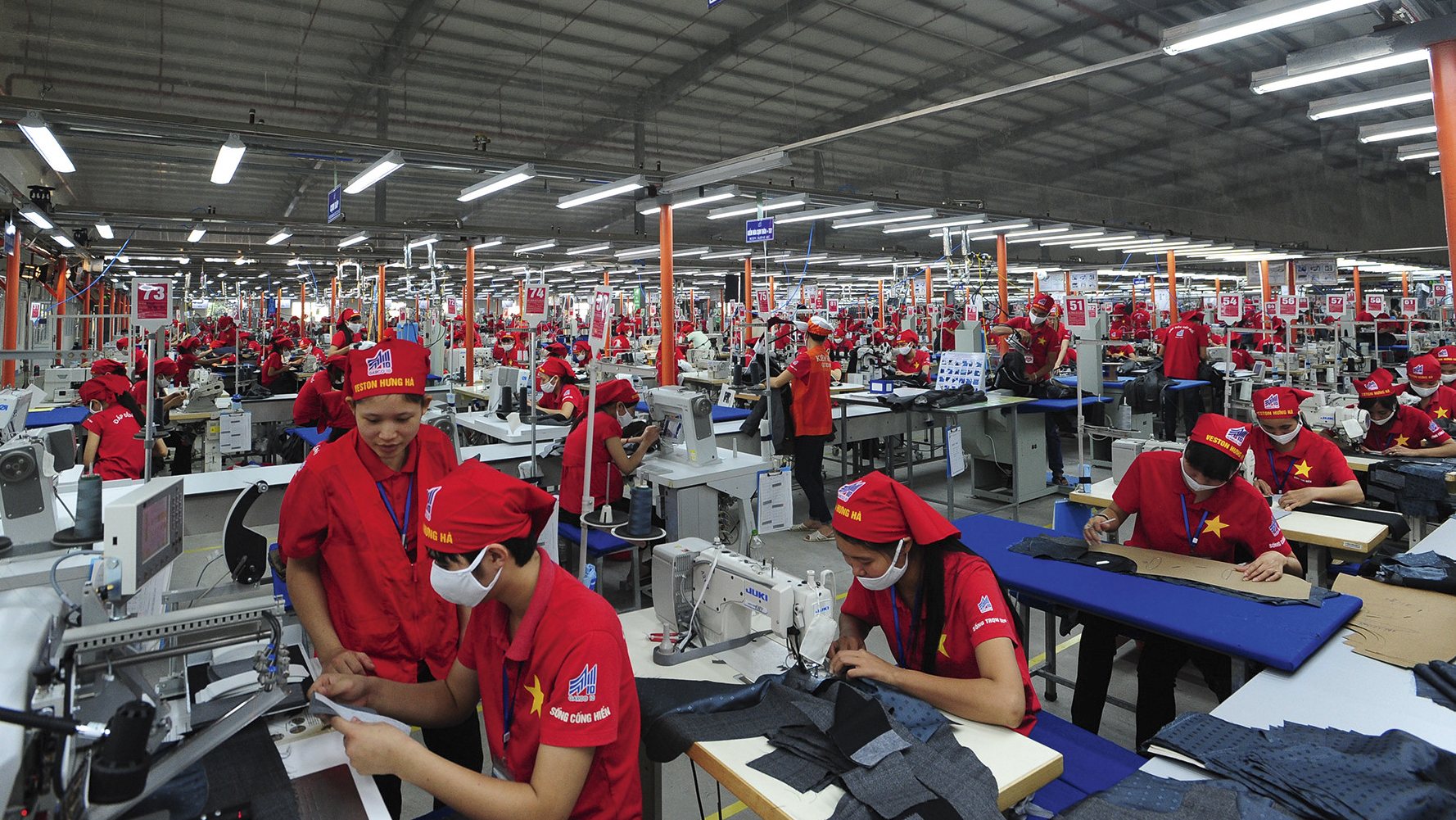 Doanh nghiệp dệt may trong nước gặp kh&amp;oacute; khăn khi đơn h&amp;agrave;ng xuất khẩu giảm s&amp;uacute;t