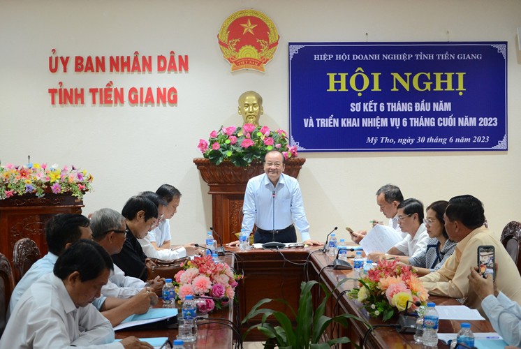 Tiến sĩ Trần Thanh Đức ph&amp;aacute;t biểu tại hội nghị.