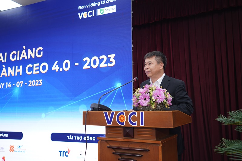 &amp;Ocirc;ng Trần Ngọc Li&amp;ecirc;m, Gi&amp;aacute;m đốc VCCI-HCM ph&amp;aacute;t biểu khai giảng