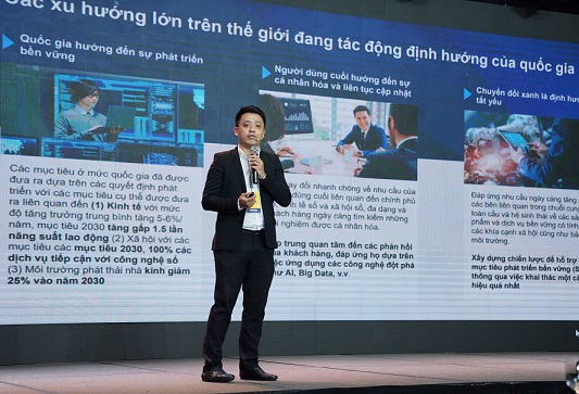&amp;Ocirc;ng Phạm Th&amp;agrave;nh Đại Lĩnh - Gi&amp;aacute;m đốc khối tư vấn C&amp;ocirc;ng nghệ số tại FPT Digital, chuy&amp;ecirc;n gia c&amp;ocirc;ng nghệ cấp tập đo&amp;agrave;n tại FPT - chia sẻ tại hội thảo