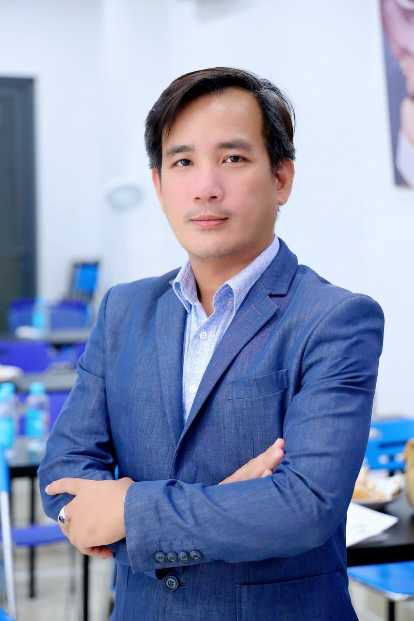 &amp;Ocirc;ng Nguyễn  Hữu Vị- Gi&amp;aacute;m  đốc PKĐK Quốc  tế  Việt  Sing