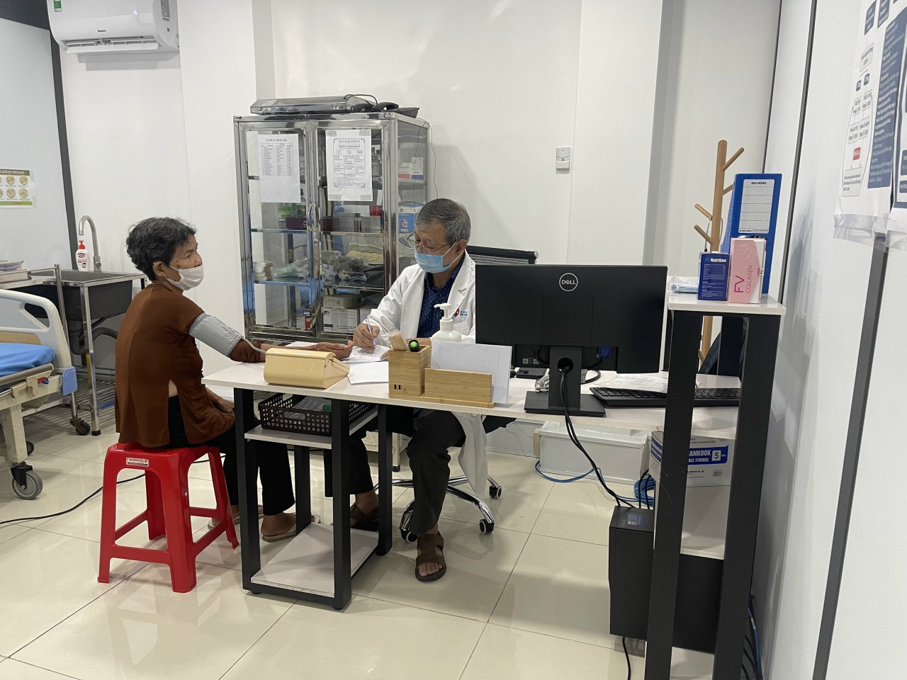 Một số h&amp;igrave;nh ảnh kh&amp;aacute;m  chữa bệnh tại PKĐK Quốc  tế  Việt  Sing