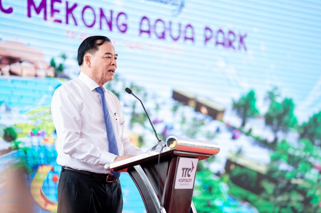 &amp;Ocirc;ng Trần Ngọc Tam - Ph&amp;oacute; B&amp;iacute; thư Tỉnh ủy, Chủ tịch UBND tỉnh Bến Tre ch&amp;uacute;c mừng v&amp;agrave; đ&amp;aacute;nh gi&amp;aacute; cao Tập đo&amp;agrave;n TTC khi đ&amp;atilde; mạnh dạn x&amp;acirc;y dựng c&amp;ocirc;ng vi&amp;ecirc;n nước quy m&amp;ocirc; tr&amp;ecirc;n địa b&amp;agrave;n tỉnh