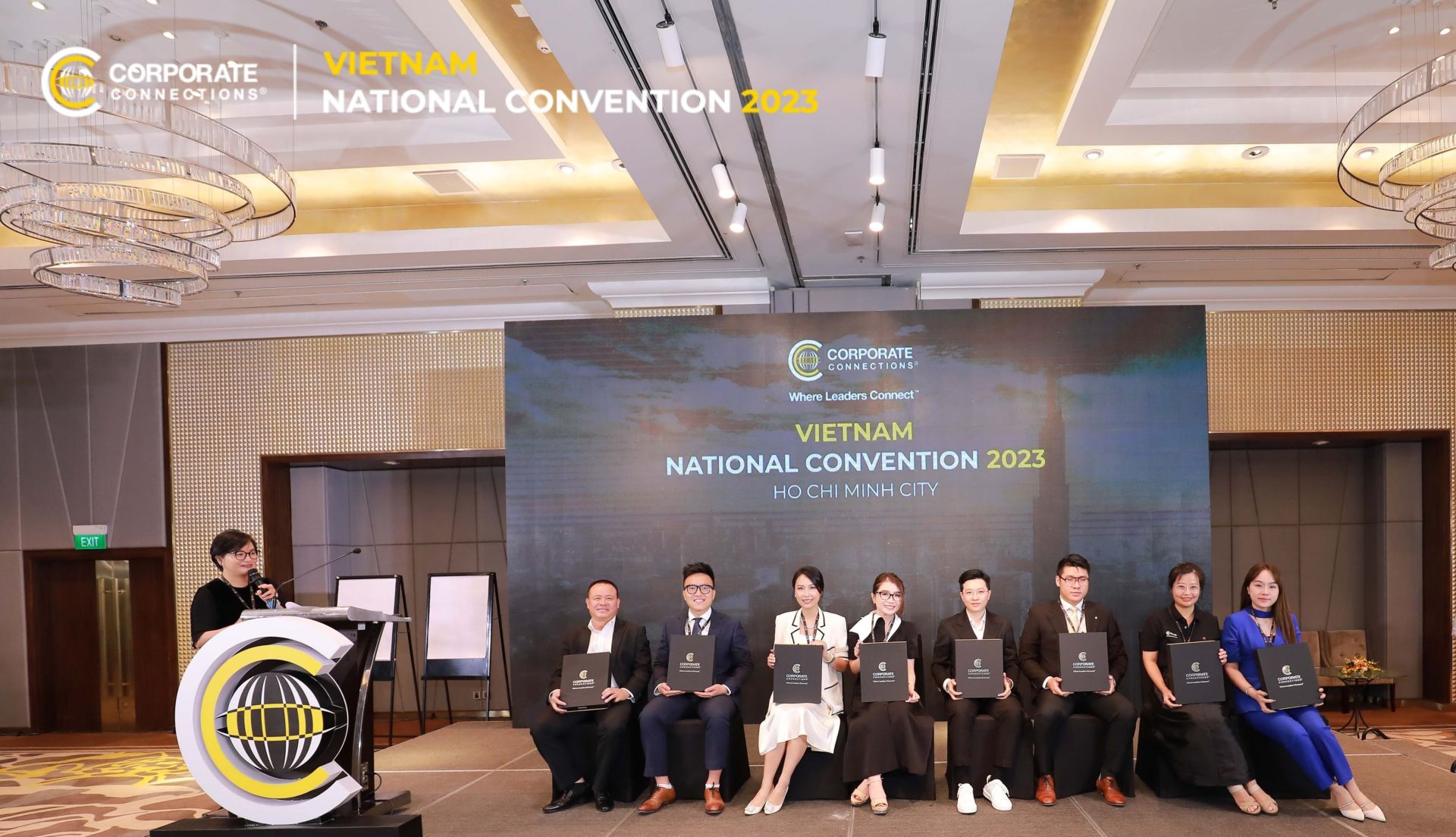Lễ kết nạp c&amp;aacute;c Th&amp;agrave;nh vi&amp;ecirc;n CC HCM2 v&amp;agrave; Th&amp;agrave;nh vi&amp;ecirc;n mới tại sự kiện.
